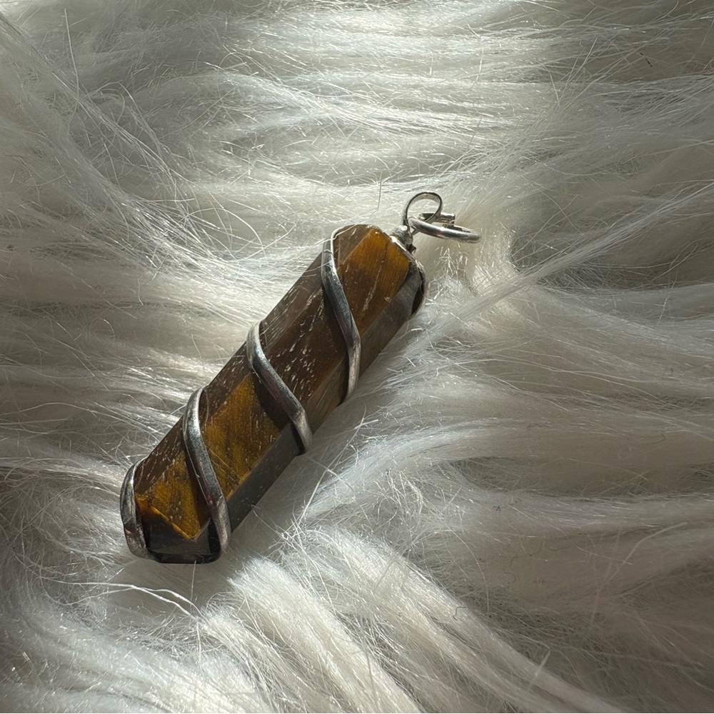 Tiger Twist Pendant ✨ - Picture 3 of 4